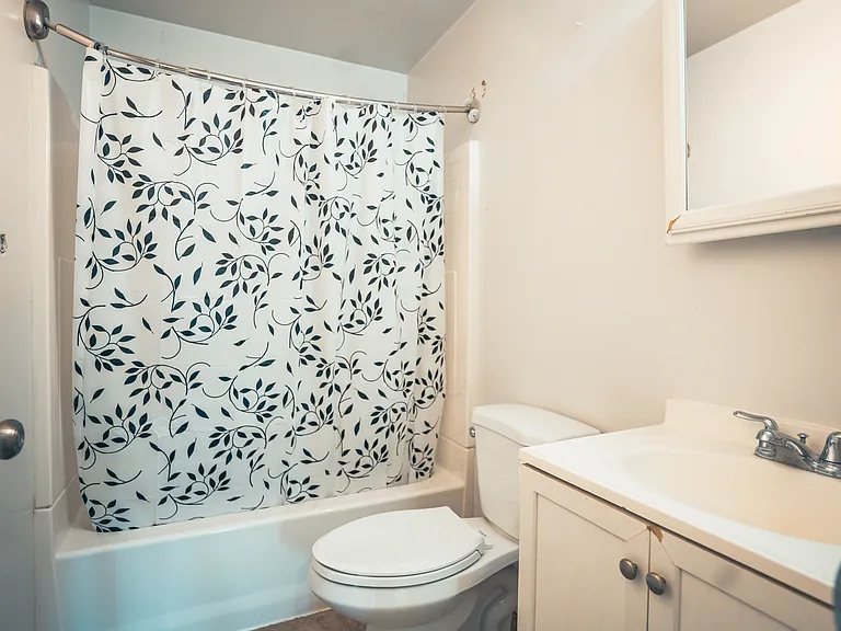 1490 Brady Ave — Photo 11