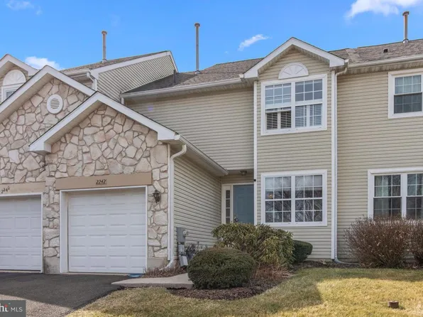 2242 Orchard Hill Cir, Warrington, PA 18976