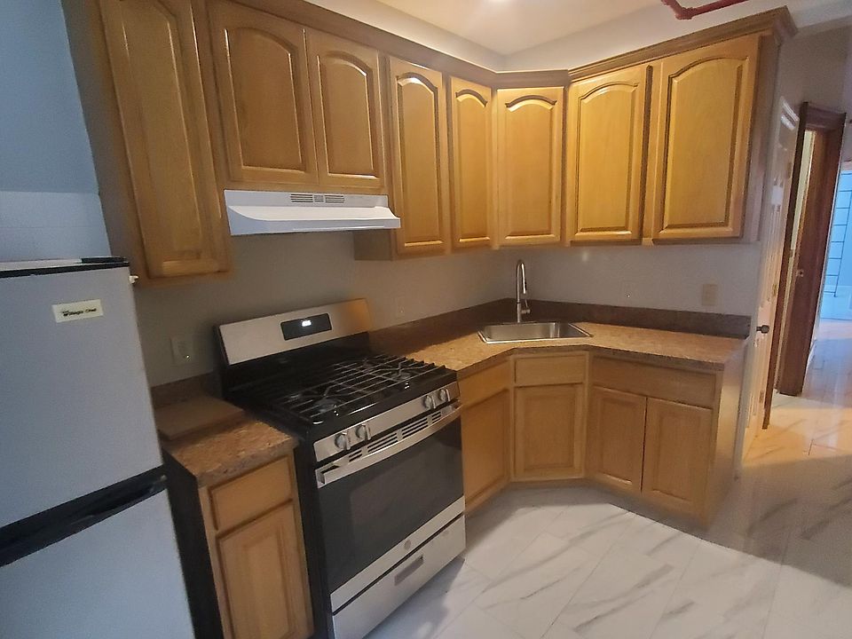 1st image of 1988 Morris Ave Floor 2