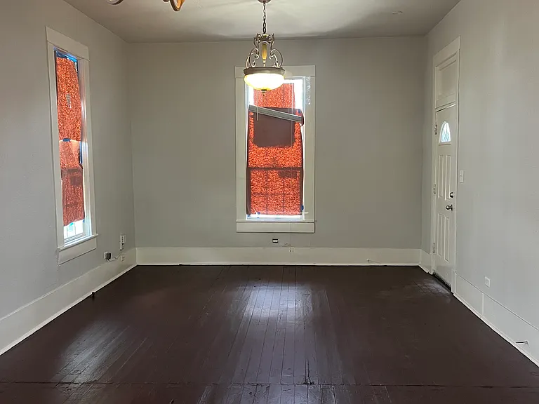 1128 Essex St — Photo 2