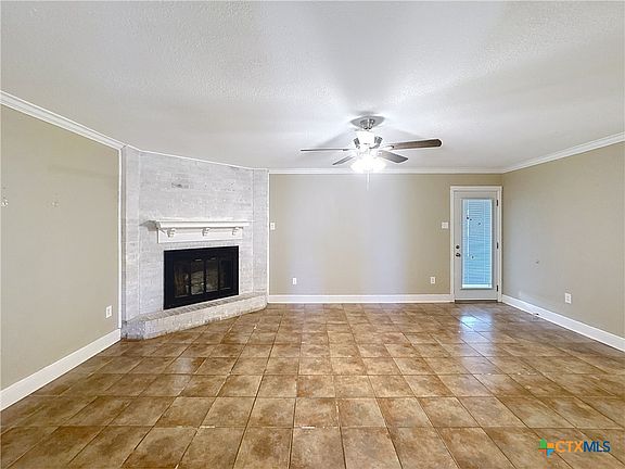 4th image of 685 Heritage Pkwy