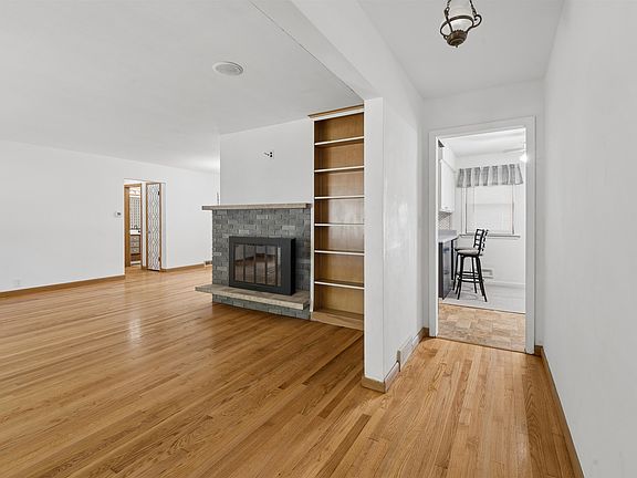 4th image of 122 Fanna St