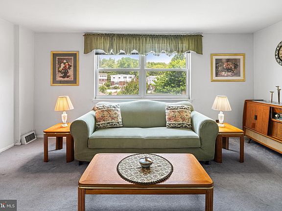 5th image of 3161 Draper St