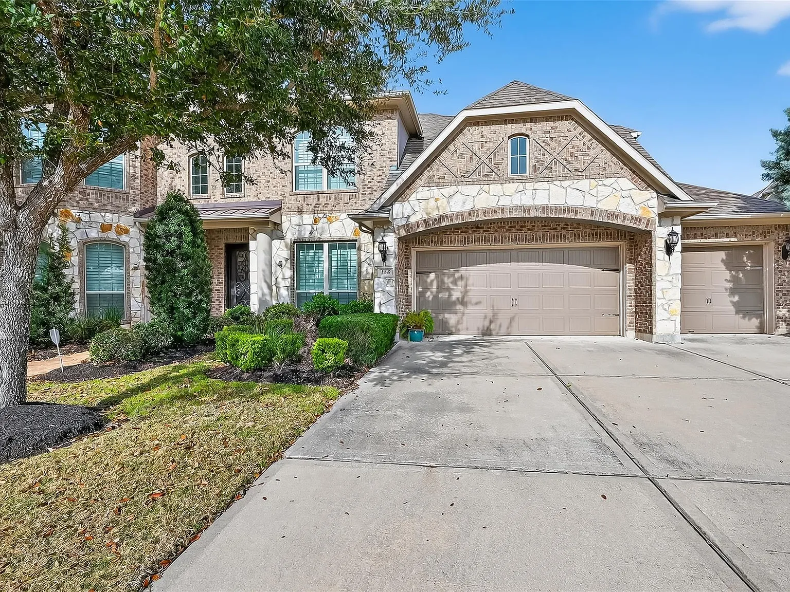 6 bed, 4.0 bath, 5285 sqft, $4,500 — Photo 4