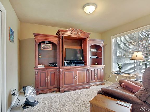 5th image of 4402 35th Street Ct NE