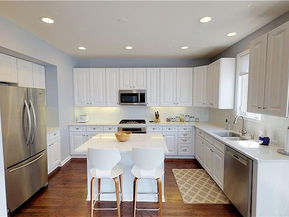 4th image of 207 N West St #201