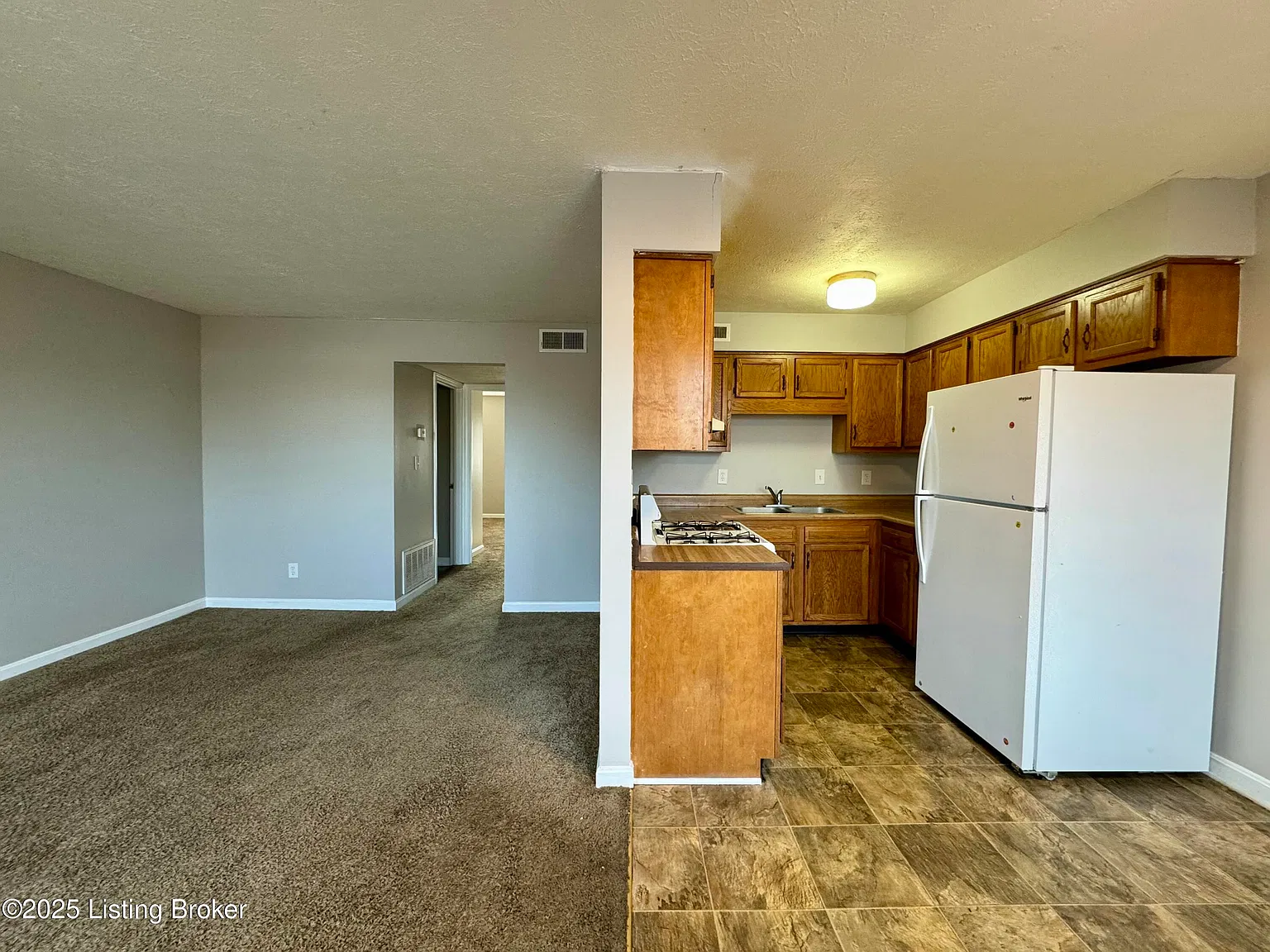 1 bed, 1.0 bath, 800 sqft, $900 — Photo 3
