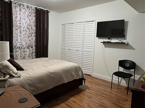 3rd image of 545 Oaks Ln APT 110