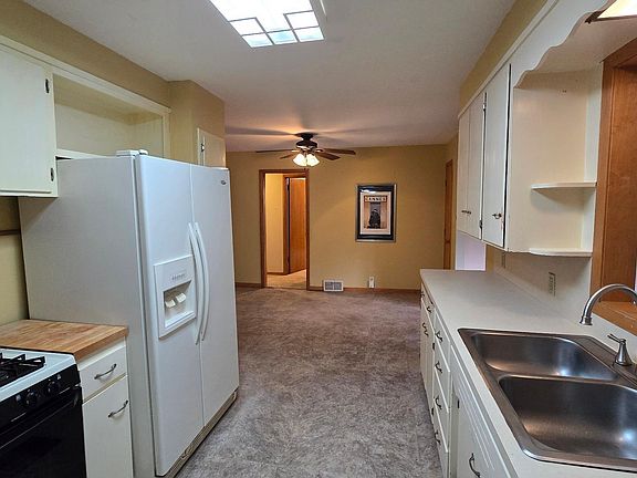 5th image of 555 Bluff St NE