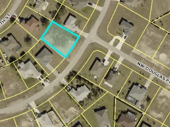 702 NW Douglas Cir, Cape Coral, FL 33993