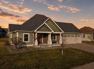 1024 Fountain View Dr, Pella, IA 50219