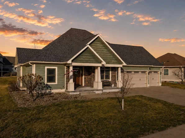 1024 Fountain View Dr, Pella, IA 50219