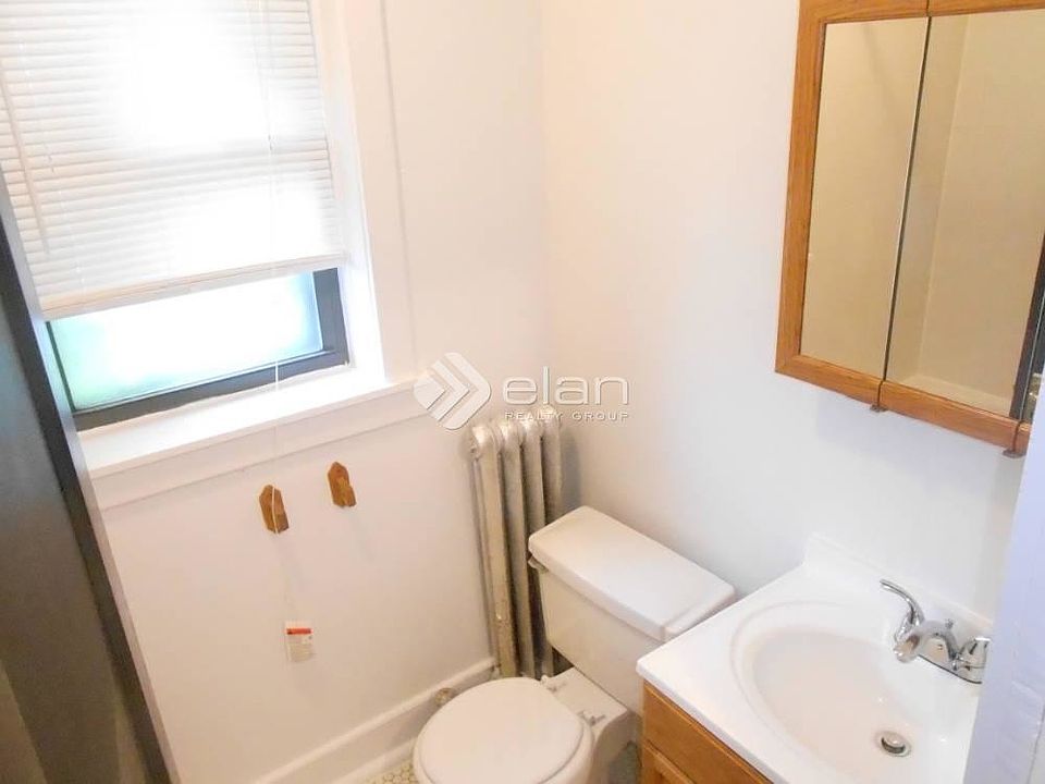 2nd image of 1619 W Morse Ave APT 105