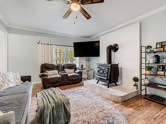 4th image of 5705 E Lincolnway Way