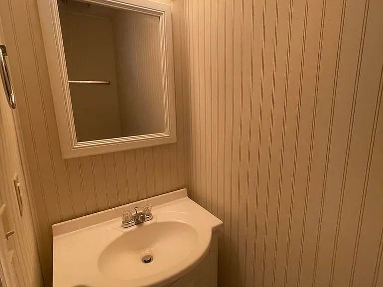 207 Charleston Ave — Photo 10