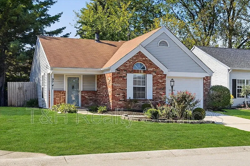 2 bed, 1.5 bath, 1032 sqft, $1,900 — Photo 2