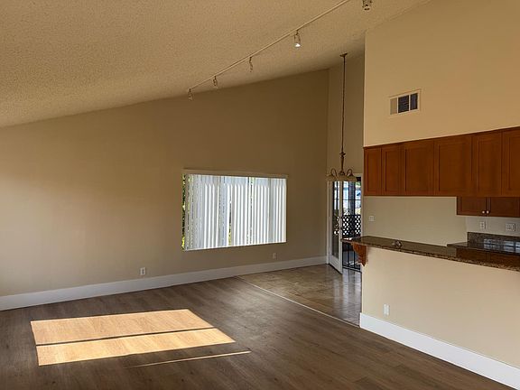 5th image of 1760 Temple Ave APT D