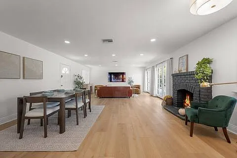 22309 Leadwell St — Photo 15