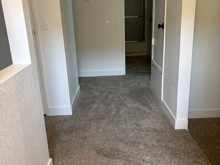 1068 Whiteman Way — Photo 12