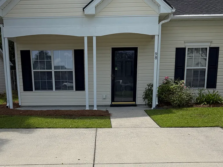 98 Stewart Pl — Photo 1
