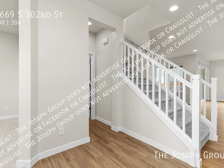 5669 S 302nd St — Photo 2