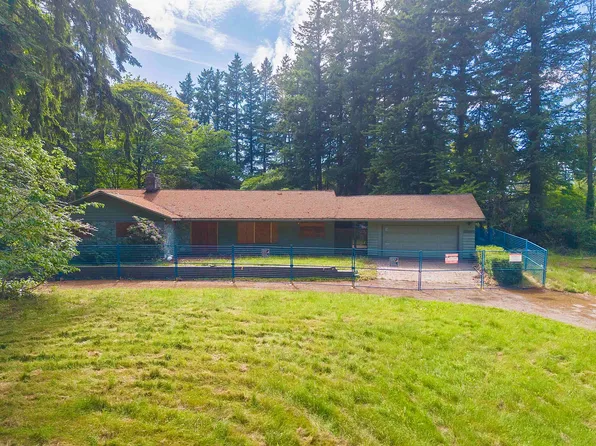 2451 141st St, Surrey, BC V4P 2E5