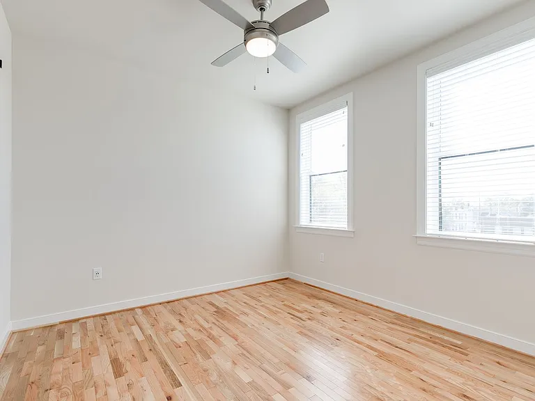 2910 Q St — Photo 7