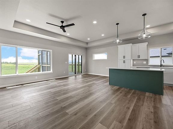 3rd image of 3064 Ridgeview Cir
