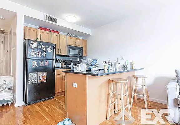 4th image of 324 Grand Ave APT 2F