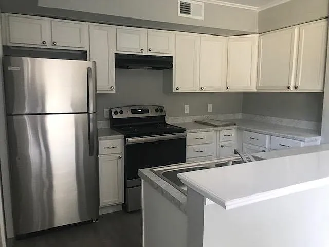 3 bed, 2.5 bath, 1560 sqft, $995 — Photo 3