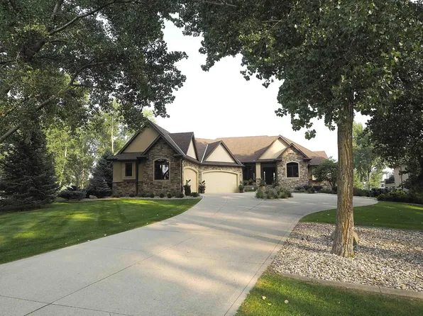 858 E Sawgrass Trl, Dakota Dunes, SD 57049