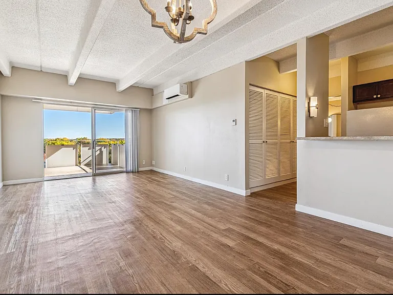 Heritage House Apartments — Photo 15