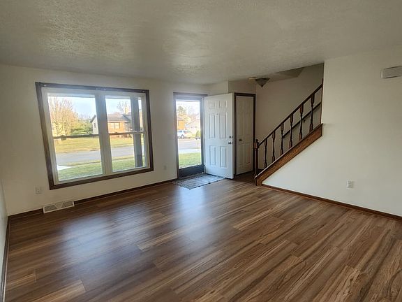 3rd image of 1075 Baier Ave