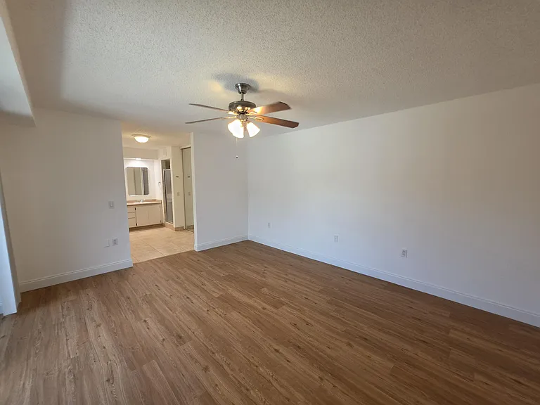 708 7th Ln — Photo 24