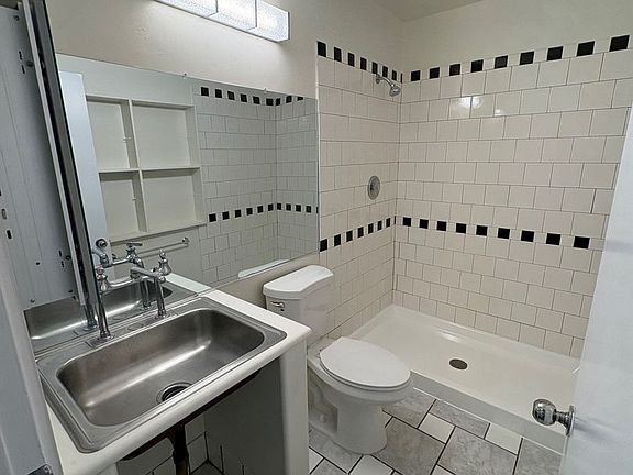 5th image of 946-950 Daisy Ave #7fdc32b57