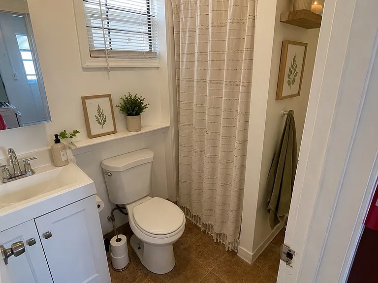 1742 W 6th St #1 — Photo 5