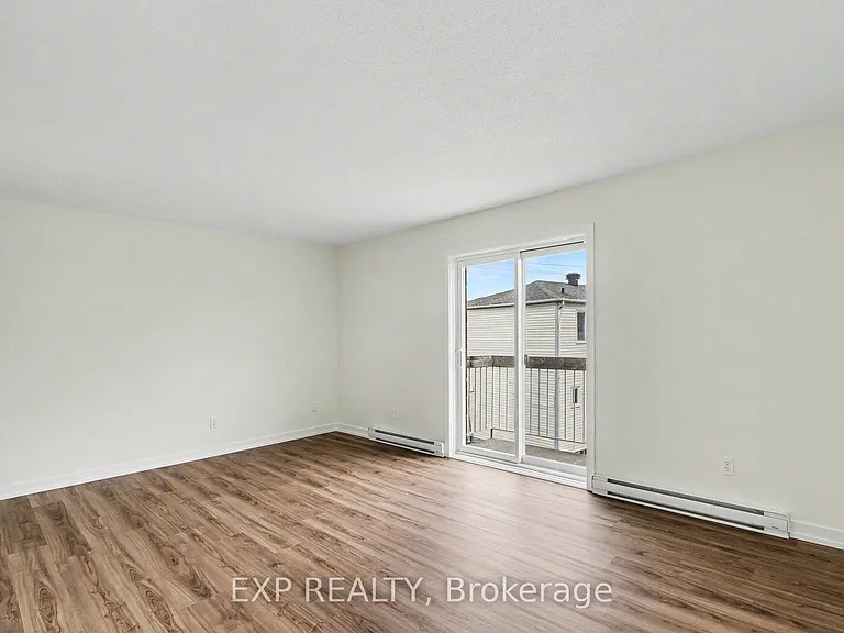 875 Laurier St #12 — Photo 5