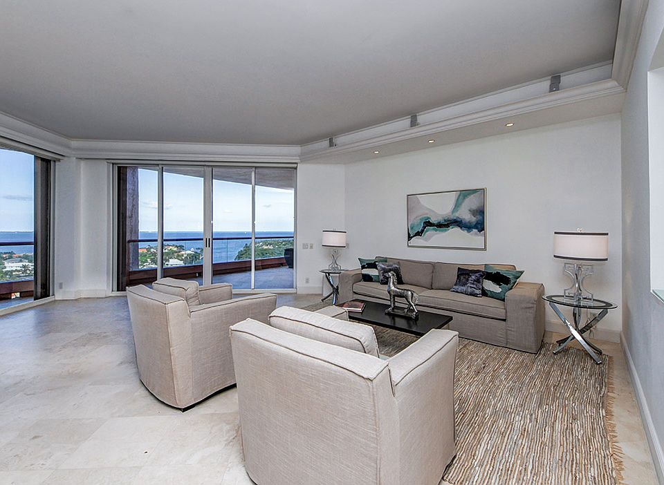 1st image of 10 Edgewater Dr APT 15F