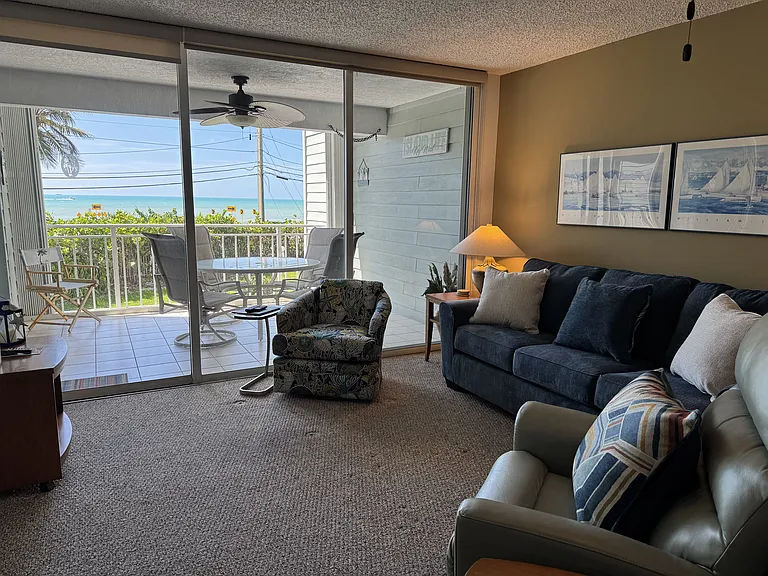 Plenty of seating for relaxing with flat screen tv. Open style living with with awesome views of the ocean.