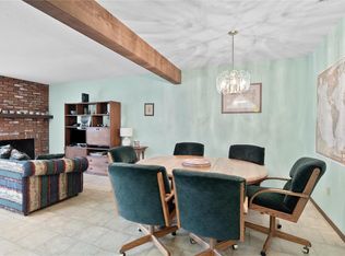 1337 Hampton Rd, Saint Charles, MO 63303