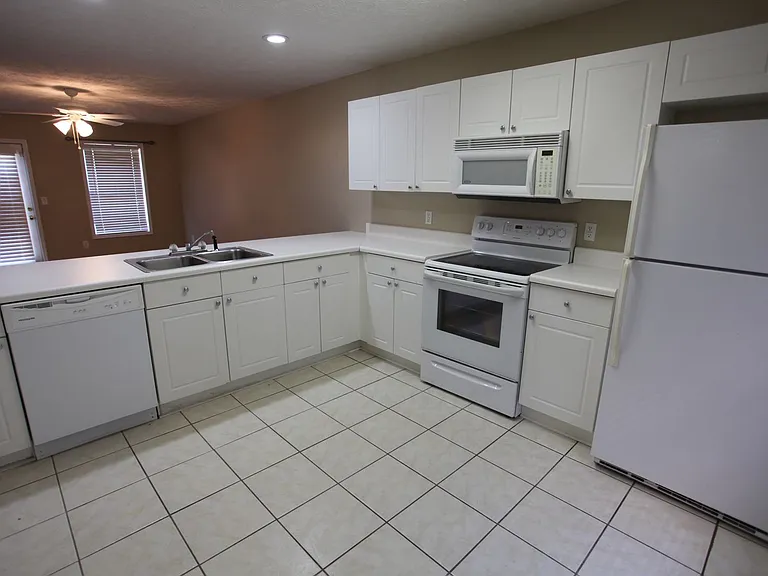 1477 N Donahue Dr #803 — Photo 2