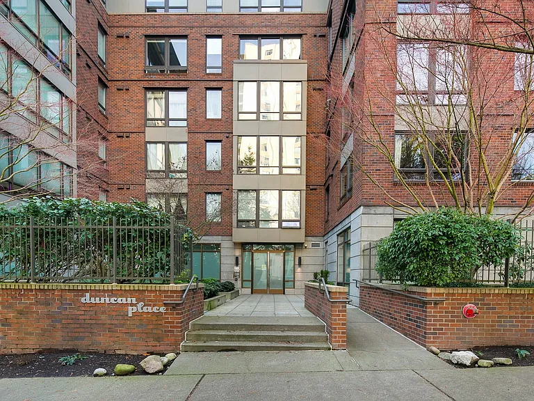 4547 8th Ave NE #301 — Photo 17