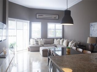 19900 E Country Club Dr APT 120, Aventura, FL 33180