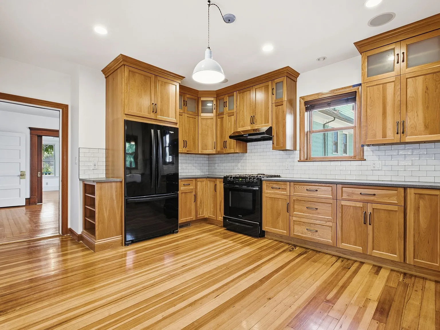 3 bed, 1200 sqft, $4,000 — Photo 4