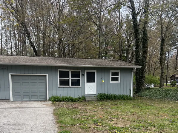 2 bed, 1.0 bath, $1,300, 18716 148th Ave #1S, Spring Lake, MI 49456
