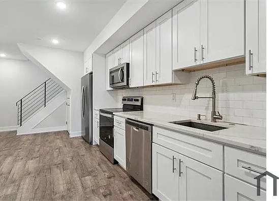 2 bed, 1000 sqft, $2,000 — Photo 2