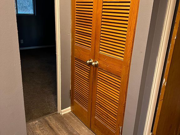 3rd image of 1239 Roslyn Ave #1239