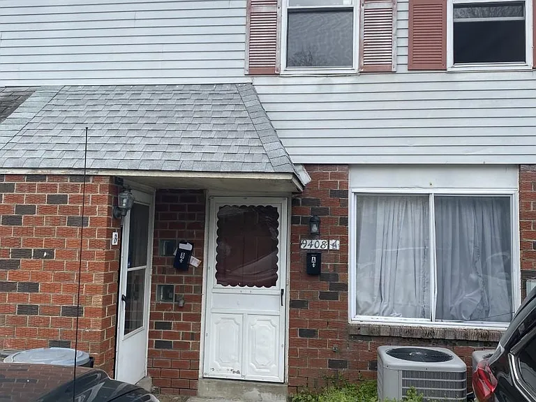 9408 Fairgreen Ln #B — Photo 1