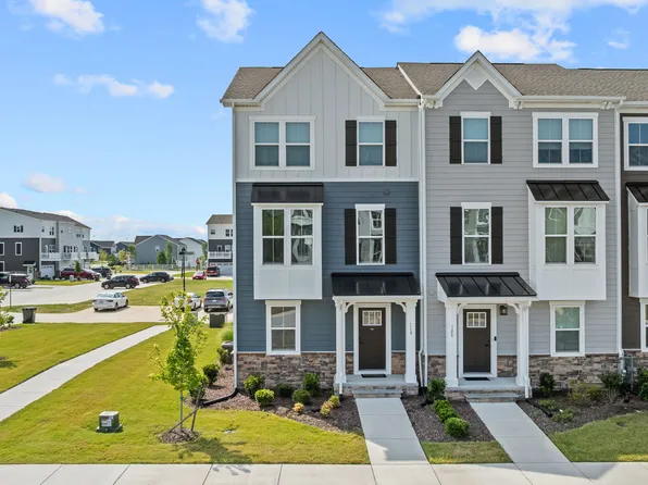 110 Fost Blvd #1, Moyock, NC 27958