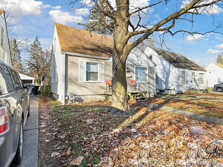15847 Chatham St — Photo 2